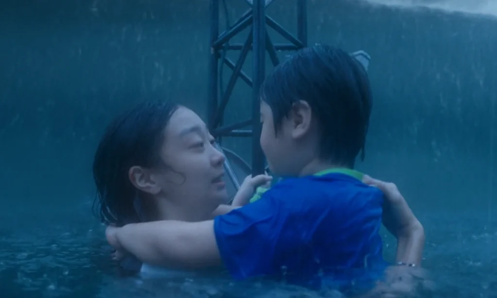 "ママの家がプールになったよ" Netflix 映画 大洪水 結末解釈 & あらすじ レビュー Netflix映画『大洪水』結末解釈 母性愛を悟りマトリックスを抜けジャインへ行ったアンナ実験体