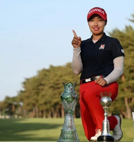 JLPGA 最年少 優勝 ゴルフ イ・ヒョソン プロフィール & 年齢 (李曉松) JLPGA 最年少 優勝 ゴルフ イ・ヒョソン プロフィール & 年齢 (李曉松)