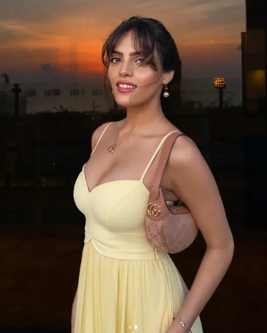 モデル リヤ・アヒル プロフィール·警察のバスを阻止したインドの英雄 Riya Ahir モデル リヤ・アヒル プロフィール·警察のバスを阻止したインドの英雄 Riya Ahir