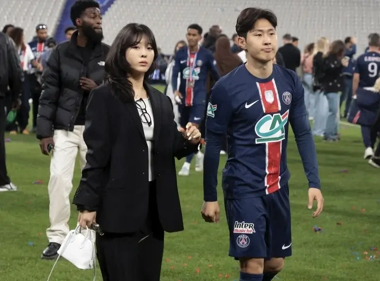 サッカーイ・ガンインプロフィール&韓国財閥の彼女、パク・サンヒョ(成績・年俸・移籍金・利き 足) イ・ガンイン 彼女、韓国財閥 斗山パク・サンヒョ