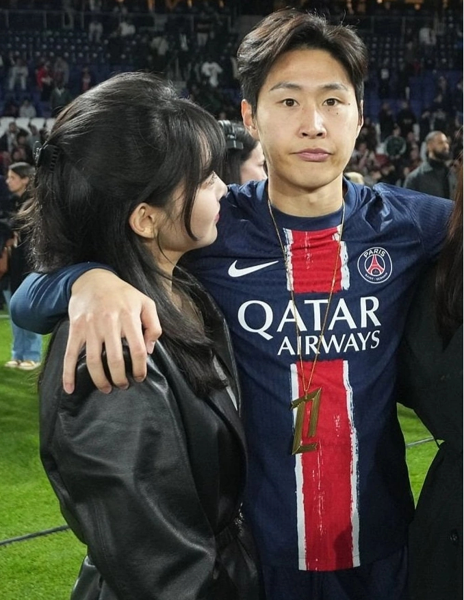 サッカーイ・ガンインプロフィール&韓国財閥の彼女、パク・サンヒョ(成績・年俸・移籍金・利き 足) イ・ガンイン彼女 PSG優勝セレモニー