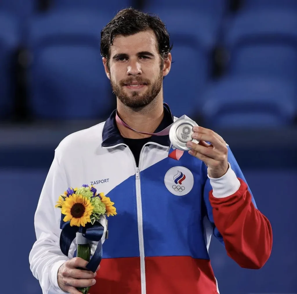テニス カレン・ハチャノフ プロフィール·ロシアの強サーブ型·優勝歴·ラケット·ランキング 東京オリンピック男子シングルス銀メダル